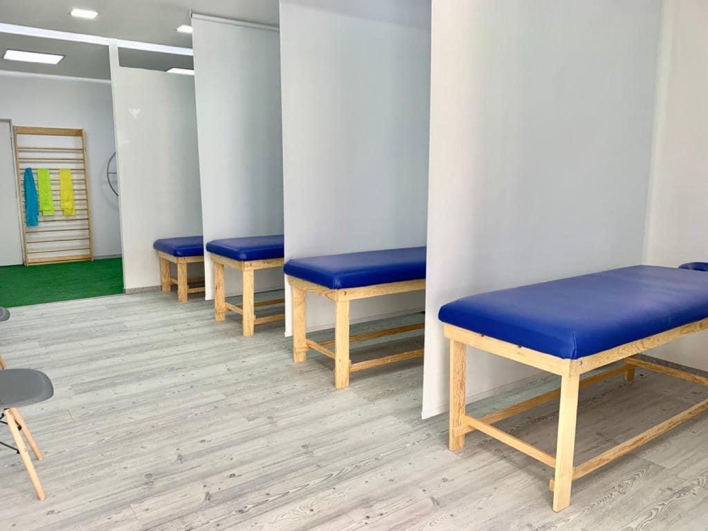 Cubículos de terapia con camillas